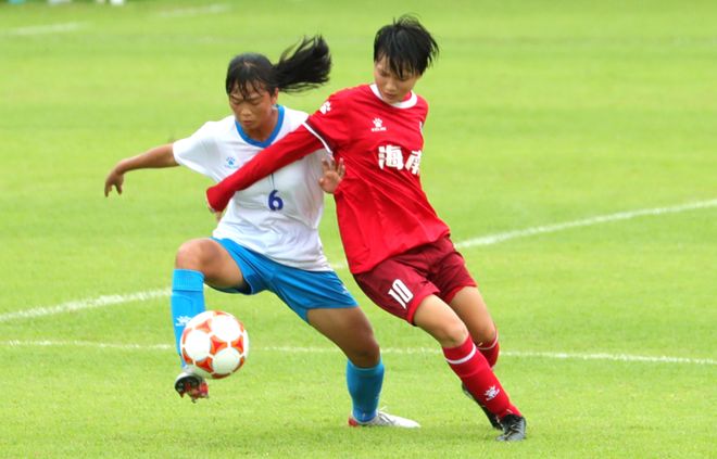 中国女足球员大放异彩，斩获冠军