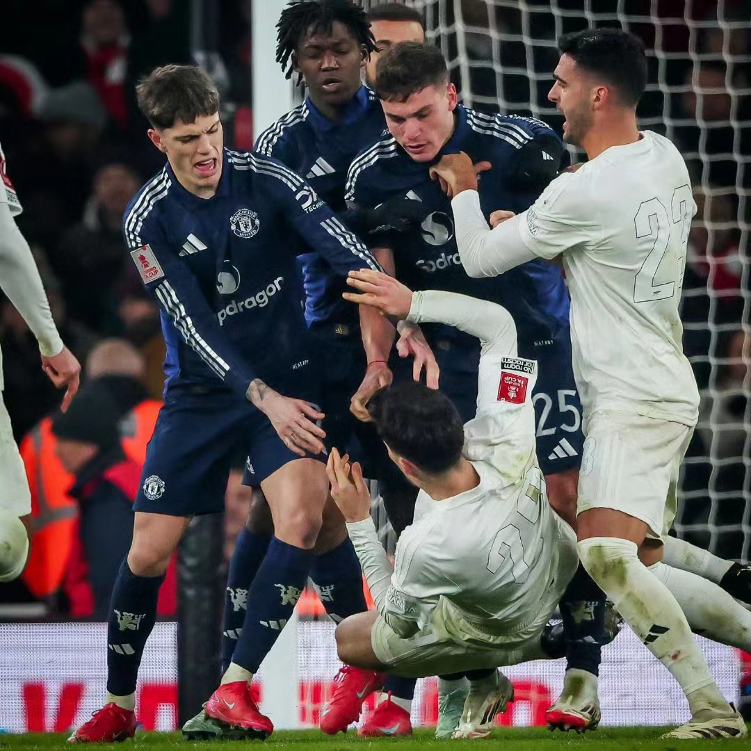 黑白直播nba-巴西绝杀曼联，莫德里奇统治全场