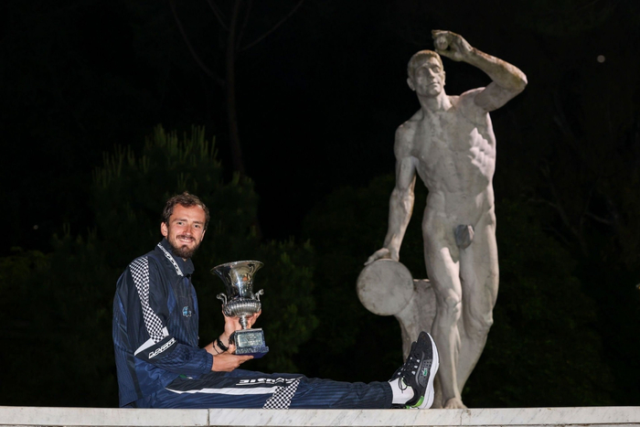 黑白直播在线观看nba-拉沃尔杯绝杀ATP总决赛，梅德韦杰夫统治全场