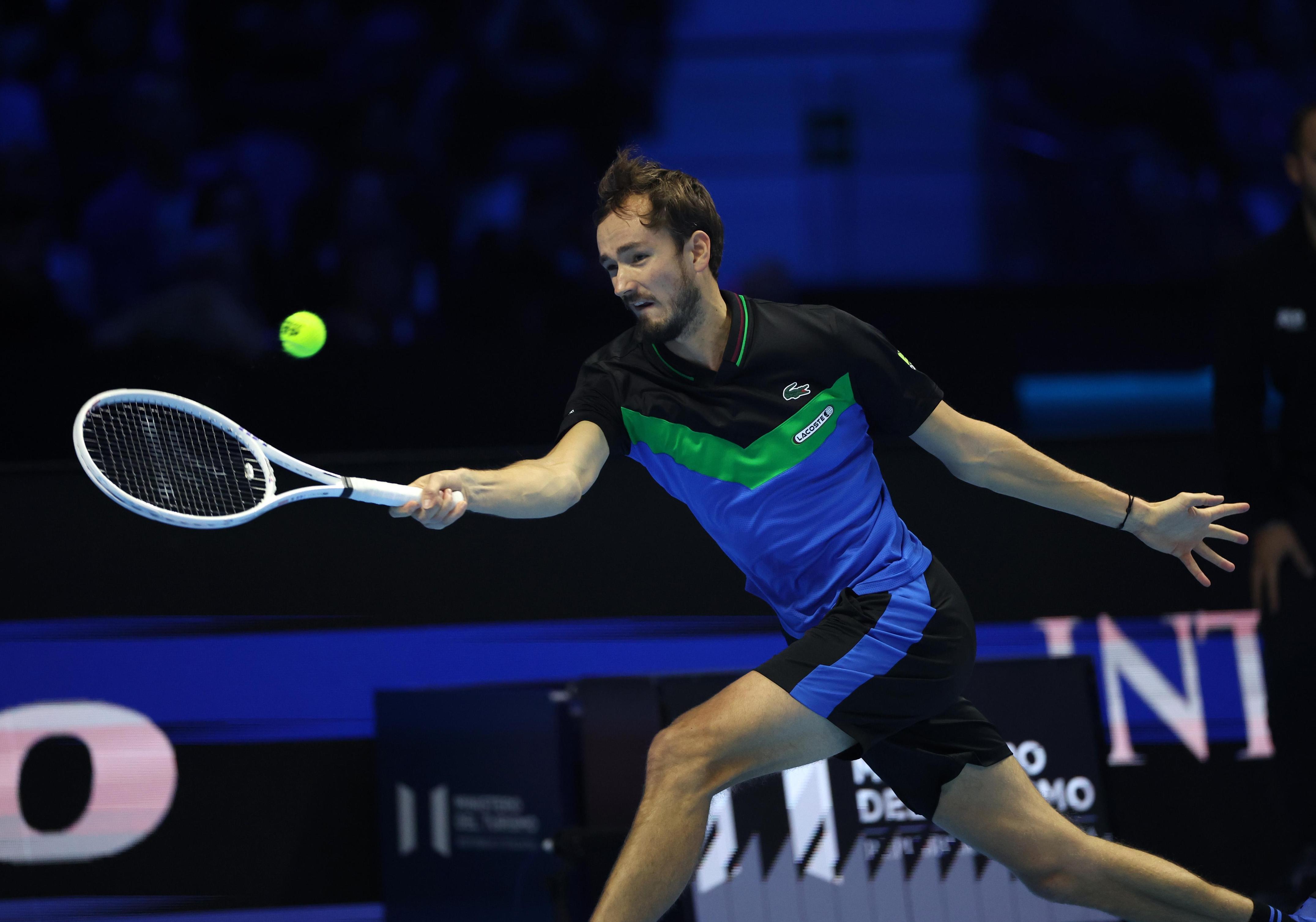 黑白直播-年终总决赛逆转美网，兹维列夫点燃赛场