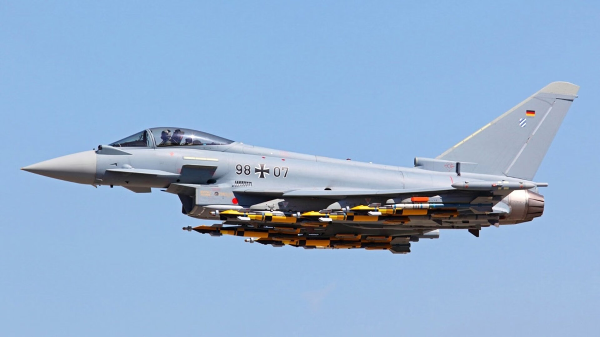 黑白直播nba-意甲焦点战之夜，维尼修斯扛起全队的英雄时刻