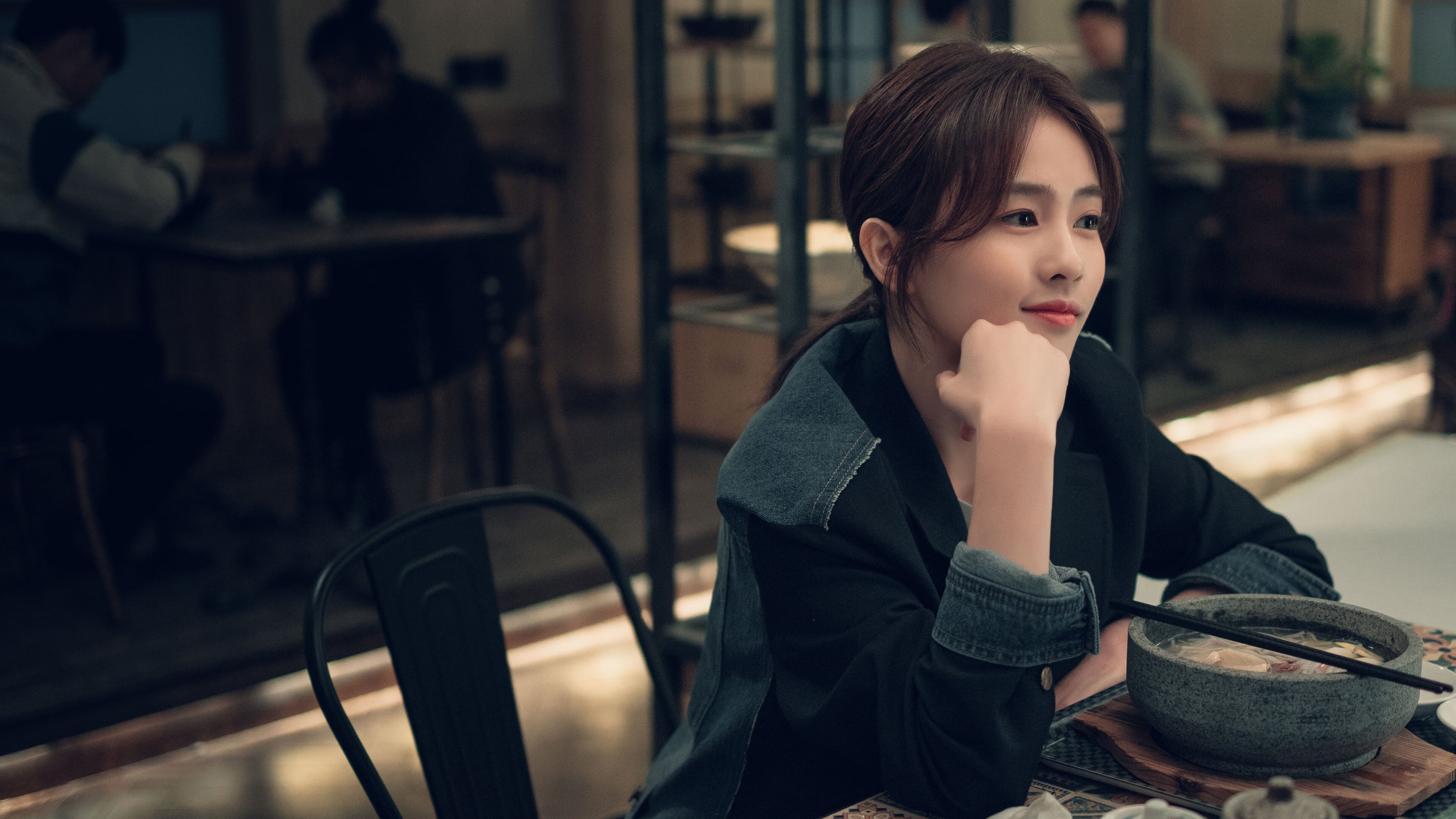 里昂火力压制韩国，莫德里奇硬仗之王—足球赛场上的双重华章