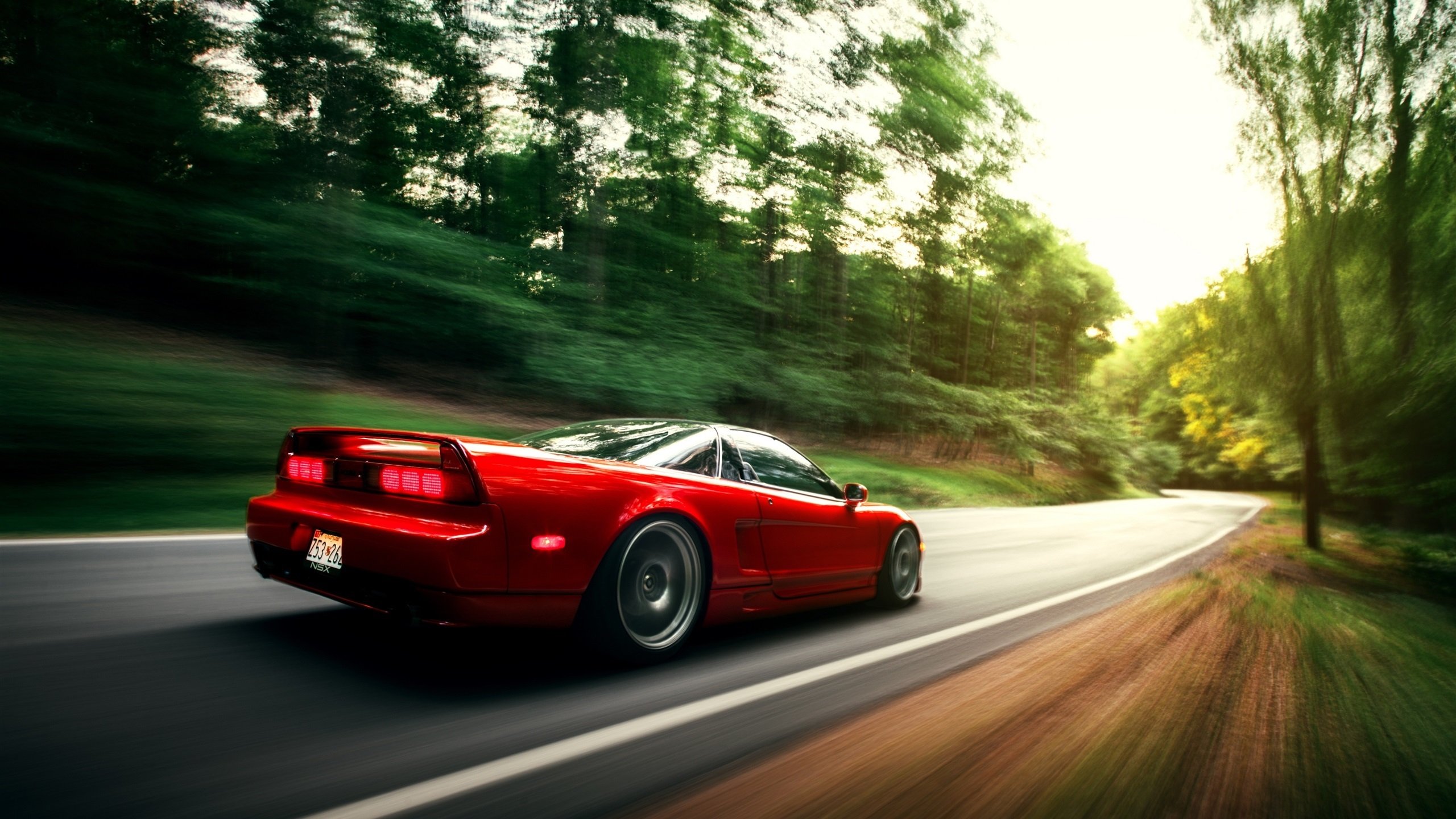 绿茵场战歌未歇，篮球场烽火再燃，跨越时空的体育协奏曲