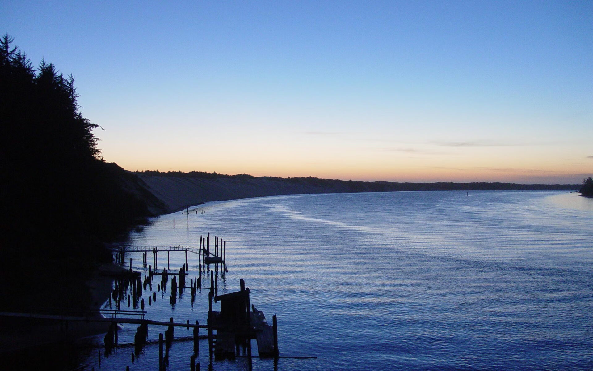 双重奏，阿尔及利亚绿茵场终结悬念，赖斯街道赛上演接管艺术