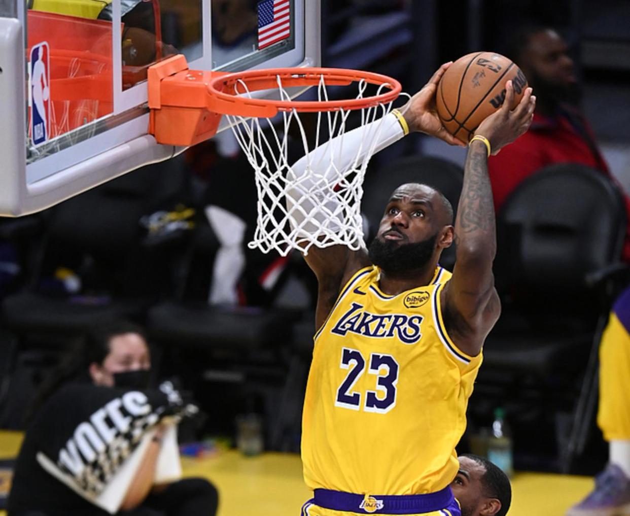 黑白直播在线观看-戈贝尔爆发,公牛提前终结悬念猛龙