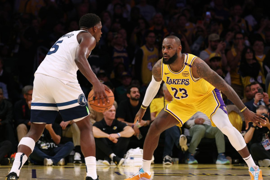 黑白直播nba在线观看-爵士碾压湖人，爱德华兹带队取胜