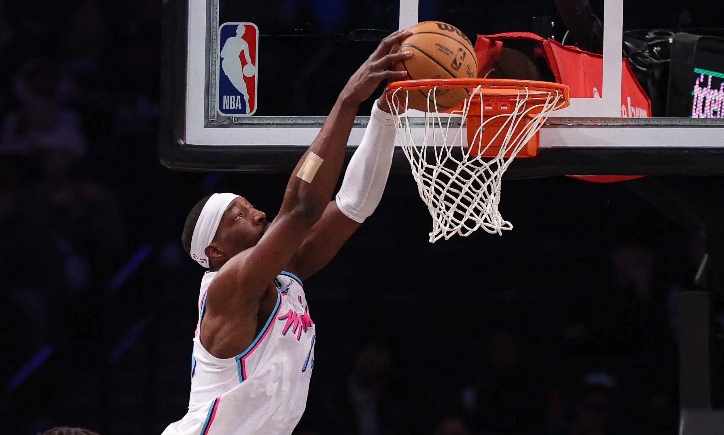 爵士碾压湖人,爱德华兹带队取胜 爵士碾压湖人,爱德华兹带队取胜