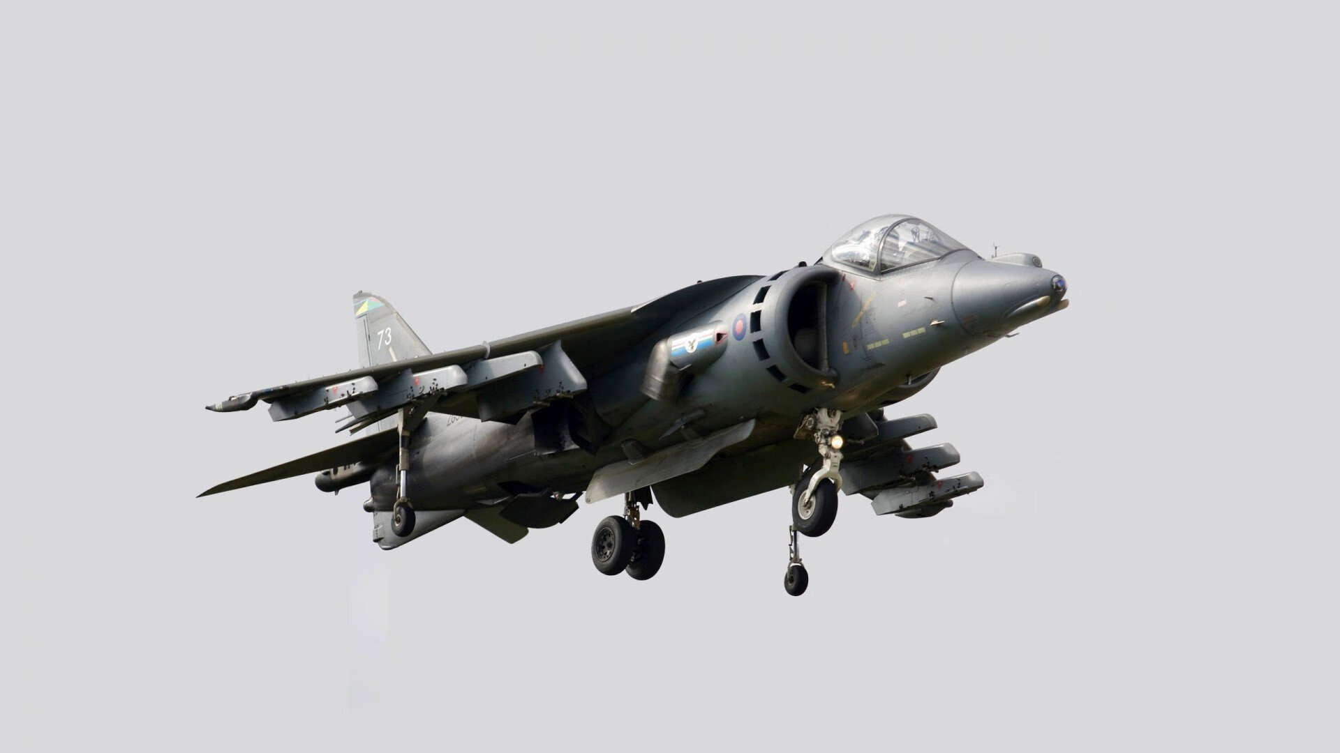 F1硝烟与绿茵星光，当阿什拉夫驶入巴林之夜