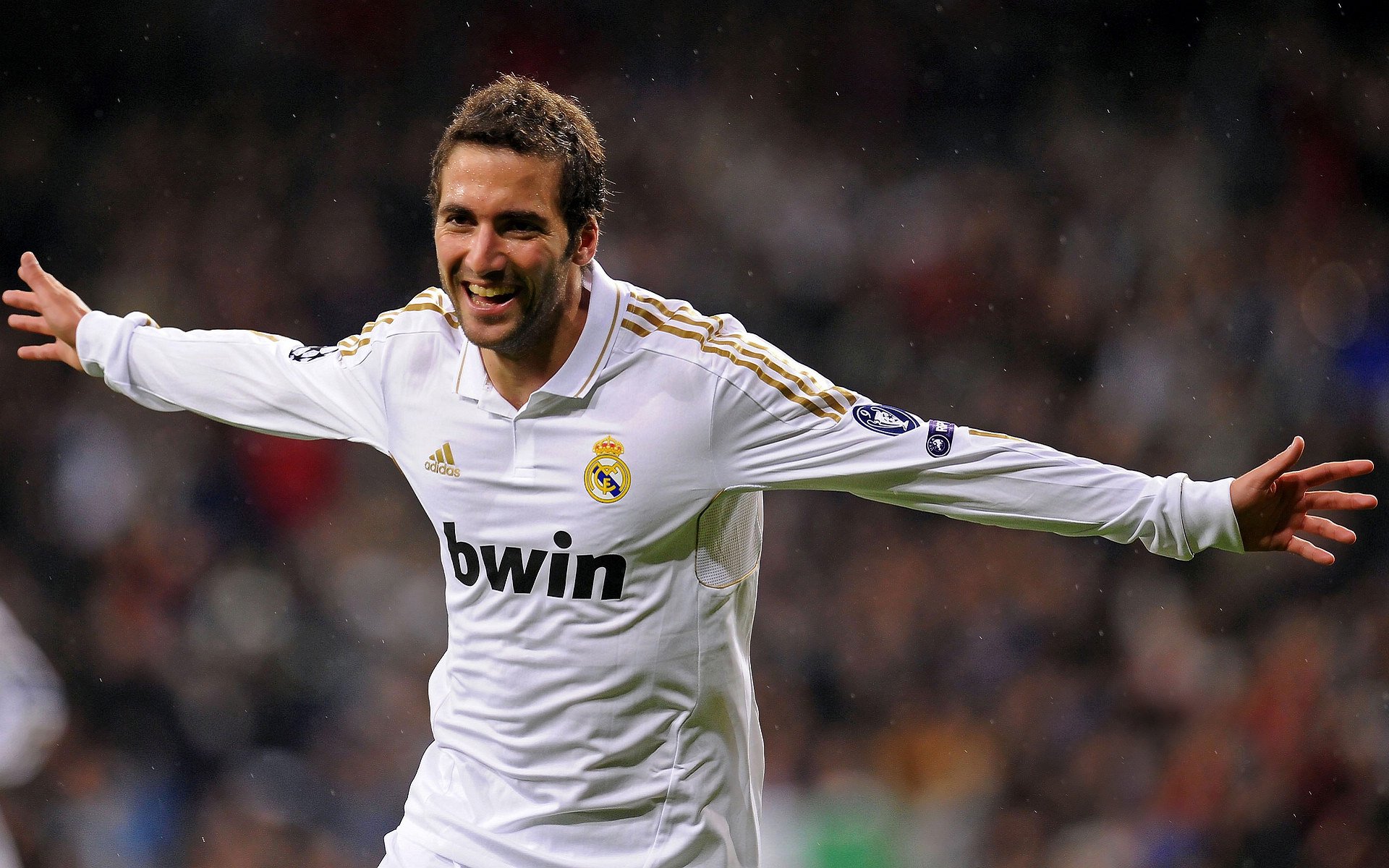 伊萨克闪耀!荷兰锋线双星联手压制马赛防线